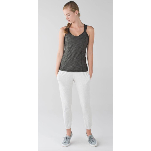 Lululemon Run For Gold Tank Top Womens 2 Heather Gray Shelf Bra Cross Back Shirt - Picture 14 of 15